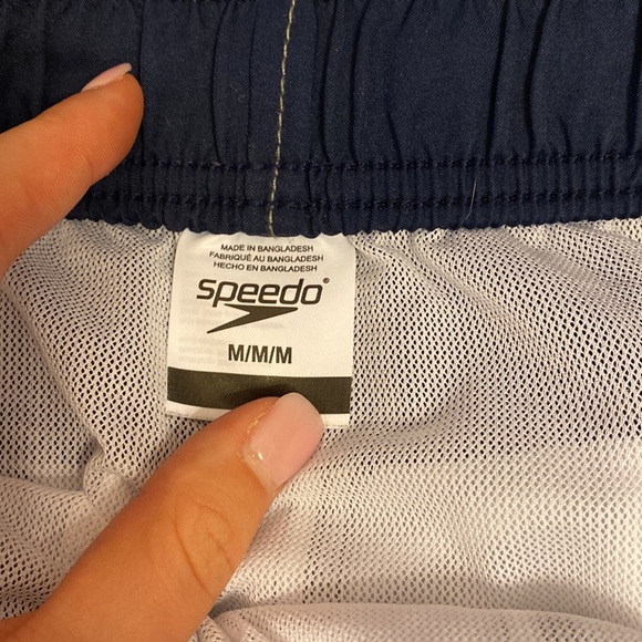 Speedo size medium swim trunks - Picture 2 of 4